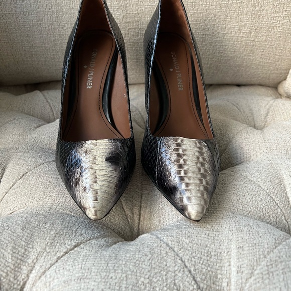 Donald J Pliner Black and White Snake Skinned Shoes - Picture 1 of 6